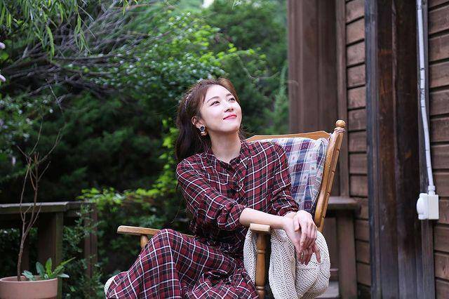 Penampilan terbaru Ha Ji Won (instagram.com/haewadal_entertainment)