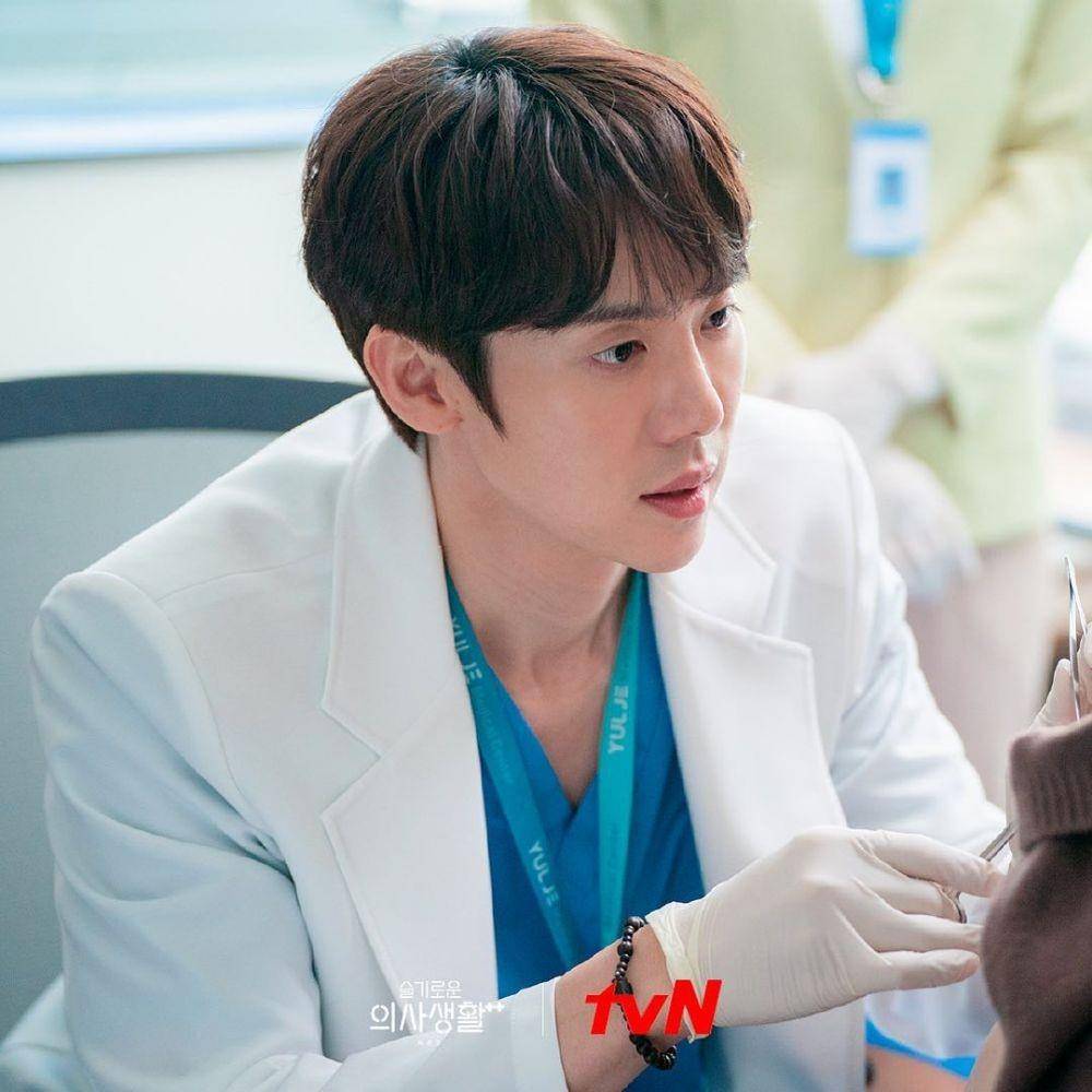 Yoo Yeon Seok dalam Hospital Playlist 2  (dok. tvN)