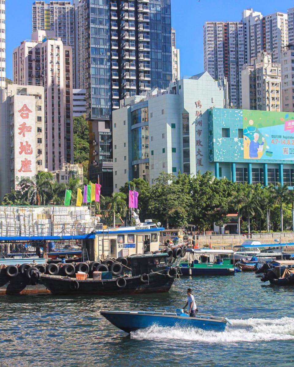 Aberdeen, Hong Kong (instagram.com/hk.capture)