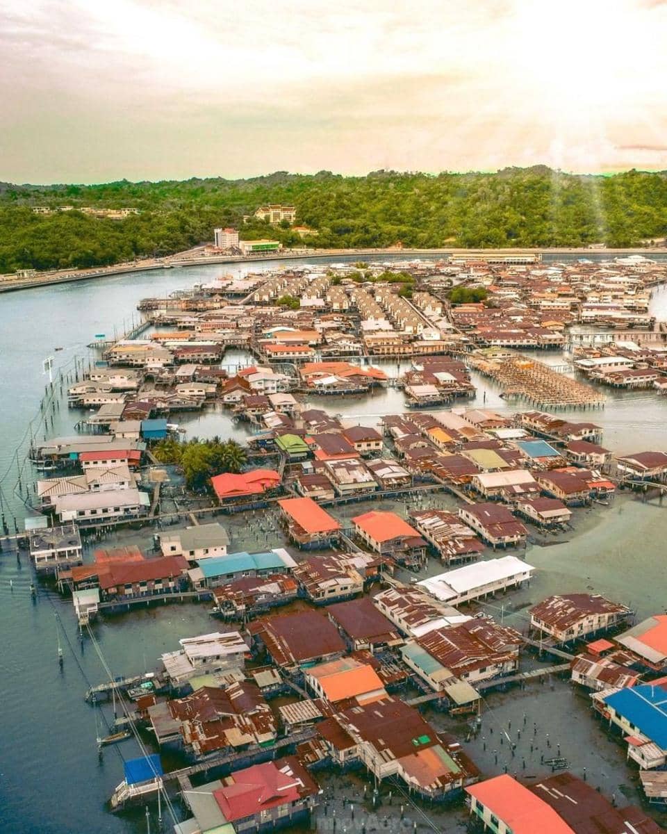 Kampong Ayer (instagram.com/innovaeroco)