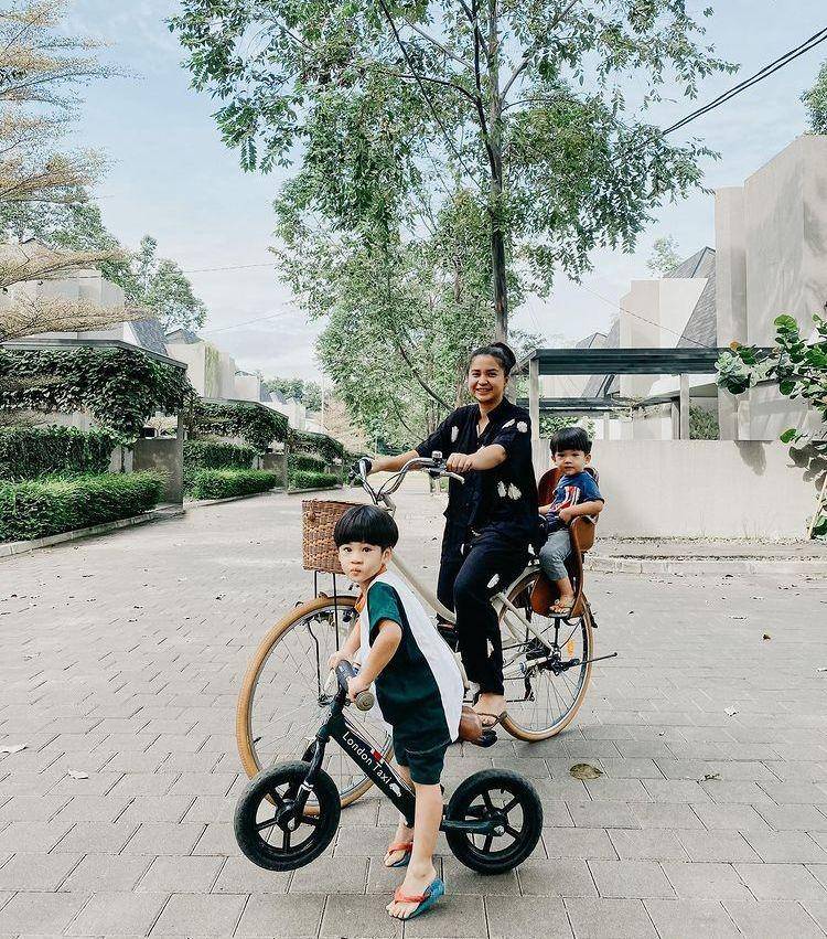 Putri Titian (instagram.com/putrititian)
