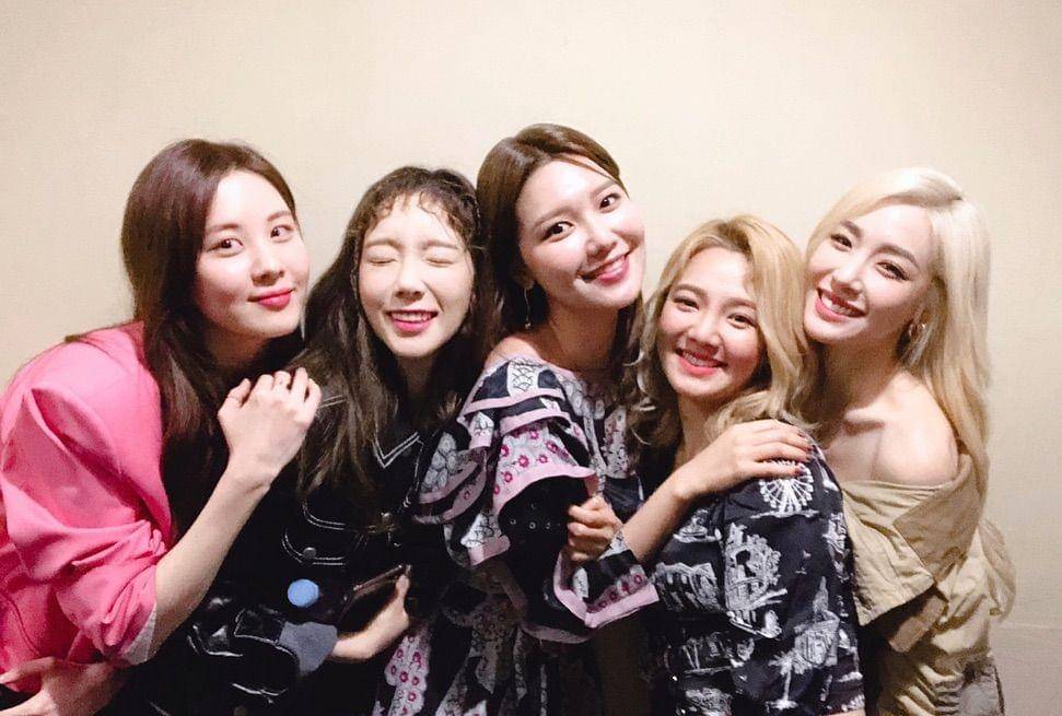 Seohyun, Taeyeon, Sooyoung, Hyoyeon, Tiffany SNSD (instagram.com/hyoyeon_x_x)