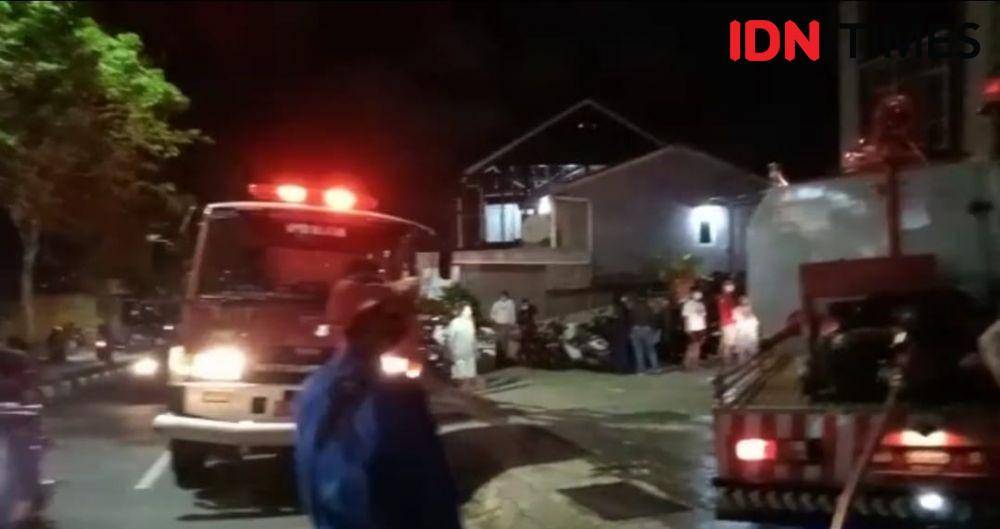 Kebakaran di Balikpapan yang berujung tewasnya ibu muda dari lantai 3. (IDN Times/Hilmansyah)