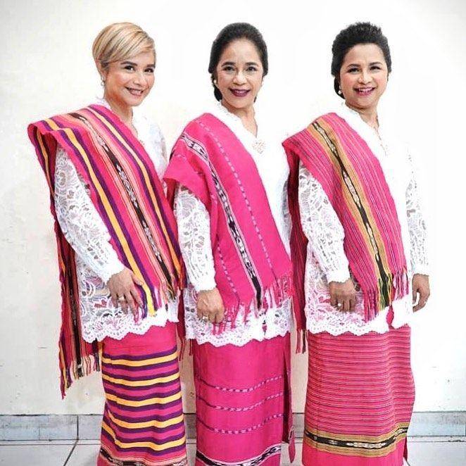 Kebaya brokat dan kain tenun Ruth Sahanaya (instagram.com/mamauthe)