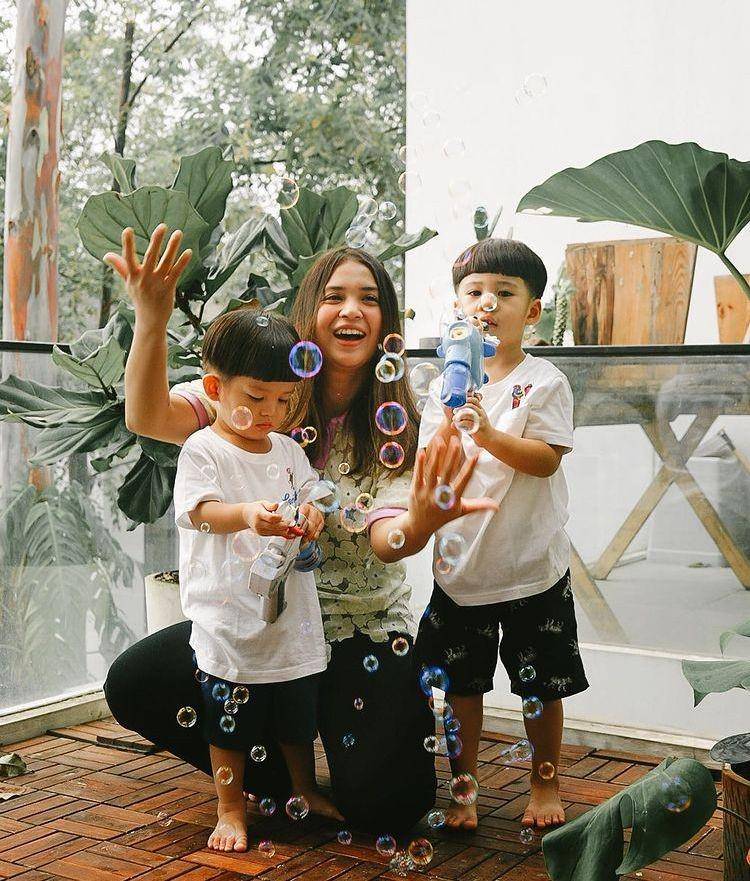 Putri Titian (instagram.com/putrititian)