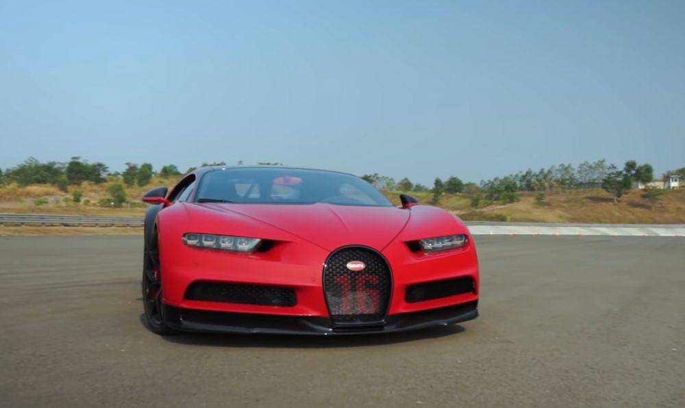 Bugatti Chiron (youtube.com/Oto Driver)