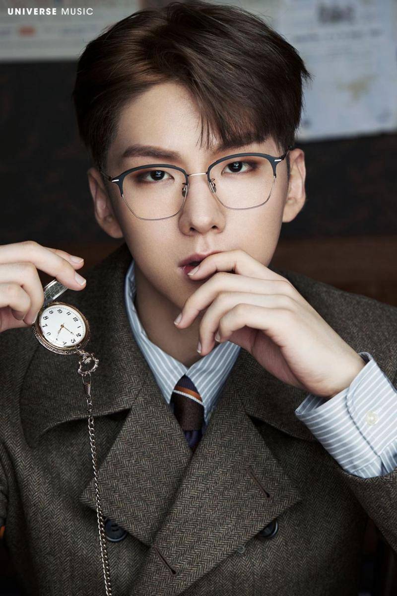 Kihyun MONSTA X di konsep foto single KISS OR DEATH (twitter.com/into__universe)