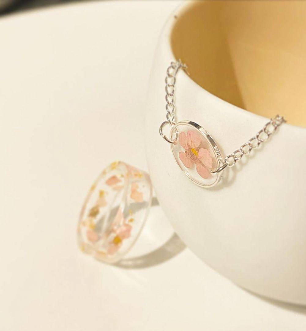Cincin resin (instagram.com/edies.co)