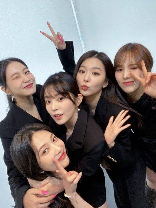 Red Velvet (twitter.com/RVsmtown)