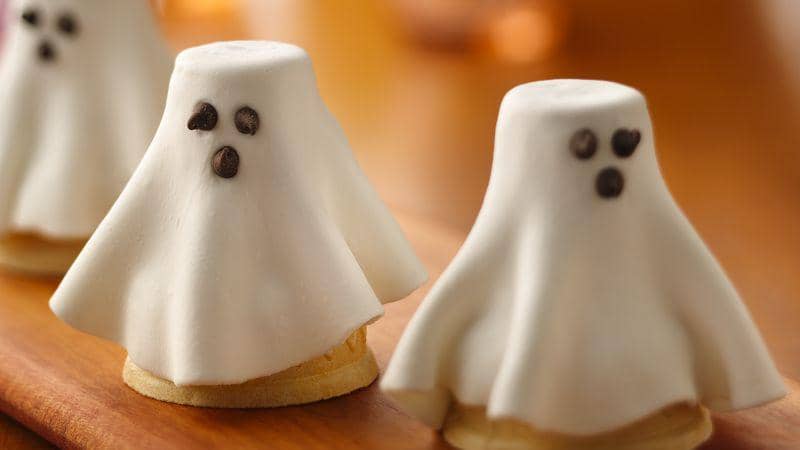 ilustrasi ghost cupcake (bettycrocker.com/Betty Crocker Kitchens)