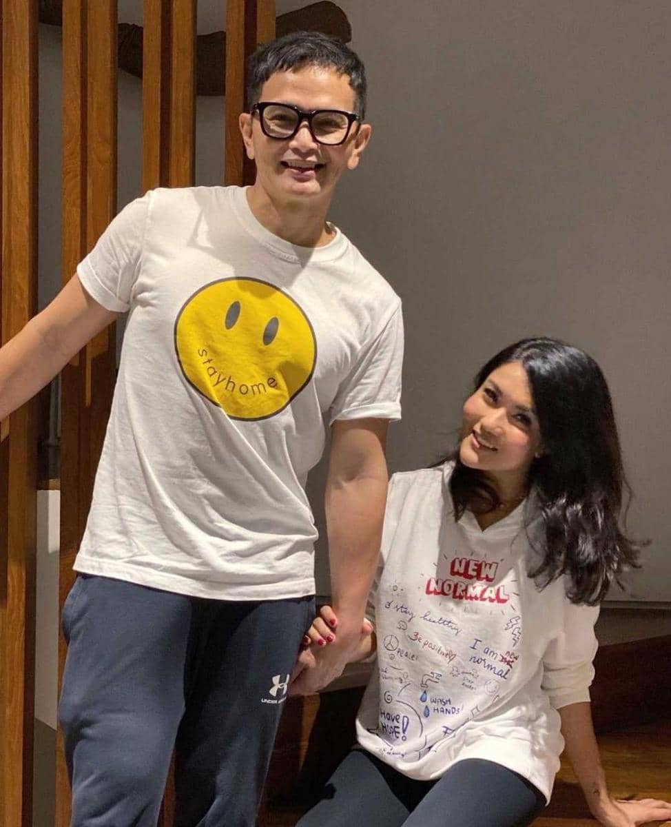 Yosi Mokalu bersama istri (instagram.com/aprillamokalu)