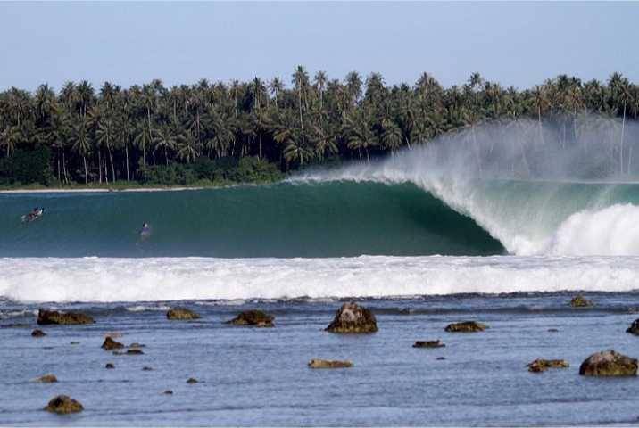 ombak di Pantai Sorake (instragram.com/bali_surf_connection)