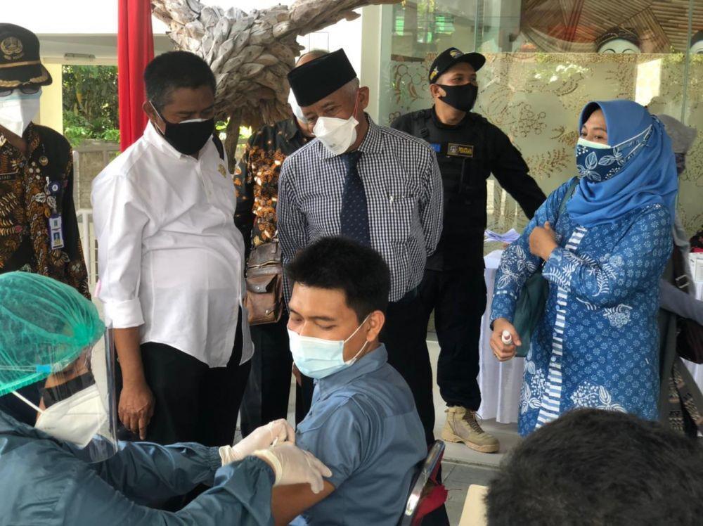 1.000 Pelaku Industri Kecil Menengah Sleman Jalani Vaksinasi Massal