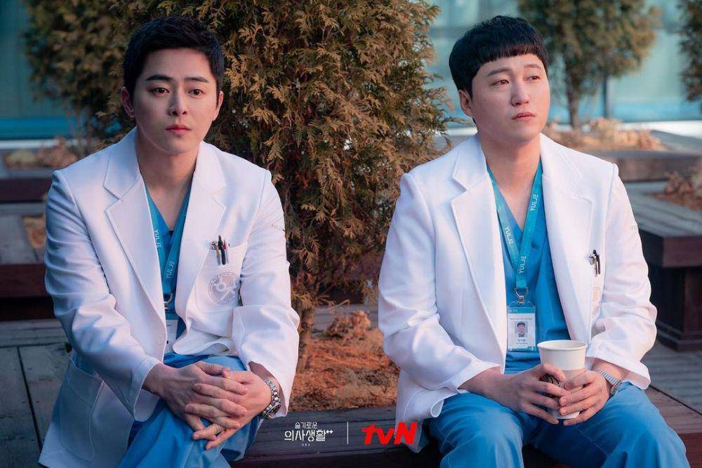 Jo Jung Suk dan Kim Dae Myung di Hospital Playlist 2. (instagram.com/hospitalplaylist_official)