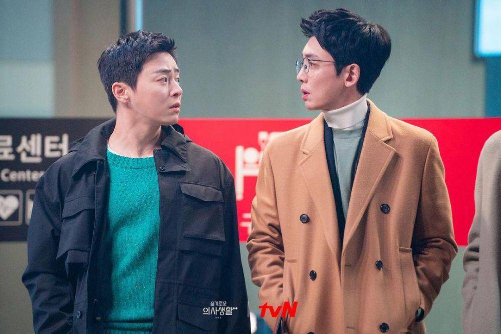 Jo Jung Suk dan Jung Kyung Ho di Hospital Playlist 2. (instagram.com/hospitalplaylist_official)