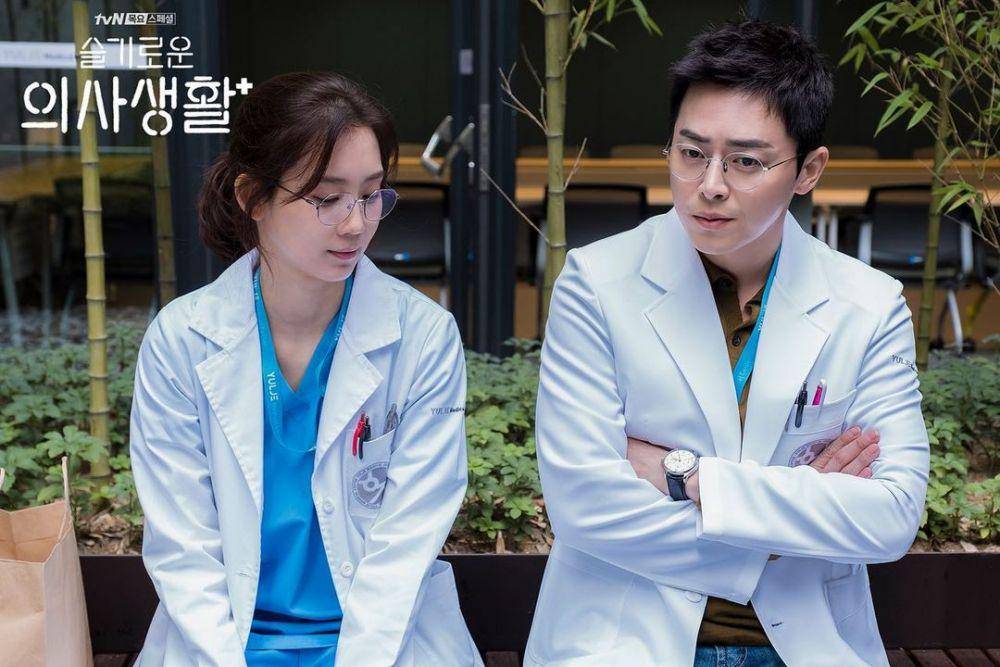 Shin Hyun Bin dan Jo Jung Suk di Hospital Playlist. (instagram.com/hospitalplaylist_official)