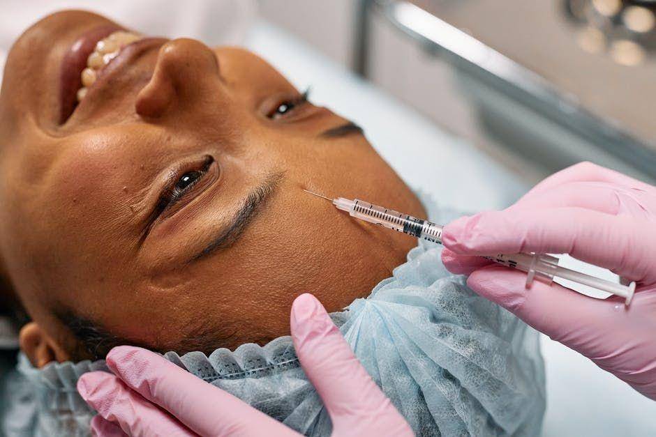 ilustrasi suntik botox (pexels.com/cottonbro)