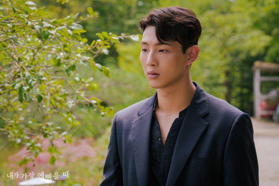 Jisoo sebagai Seo Hwan di When I Was The Most Beautiful (dok. MBC)