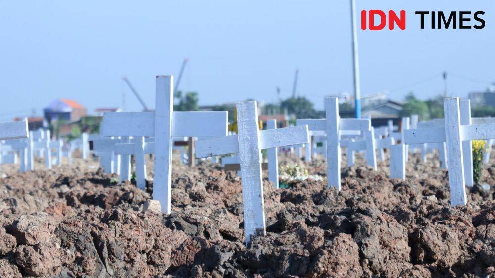 Suasana TPU Rorotan, Jakarta Utara. (IDN Times/Athif Aiman)