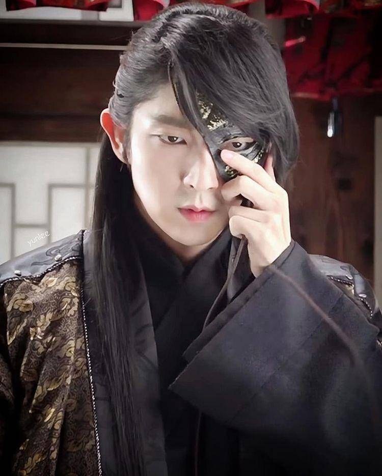 Lee Joon Gi sebagai Wang So di Moon Lovers (dok. SBS)