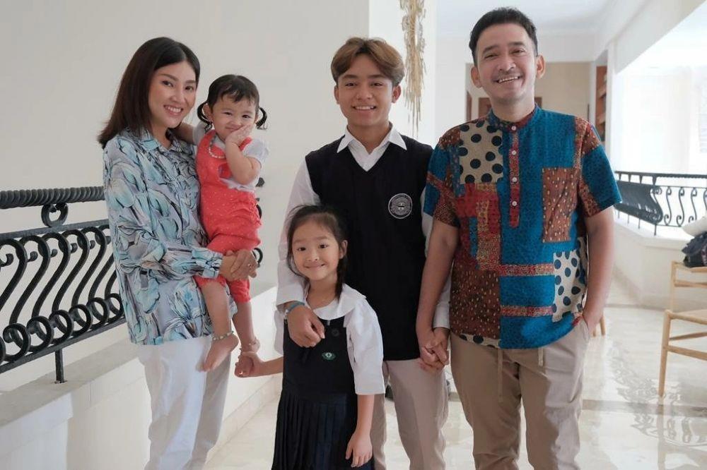 Beranjak Remaja, 10 Potret Betrand Peto Jadi Siswa Baru di SMA