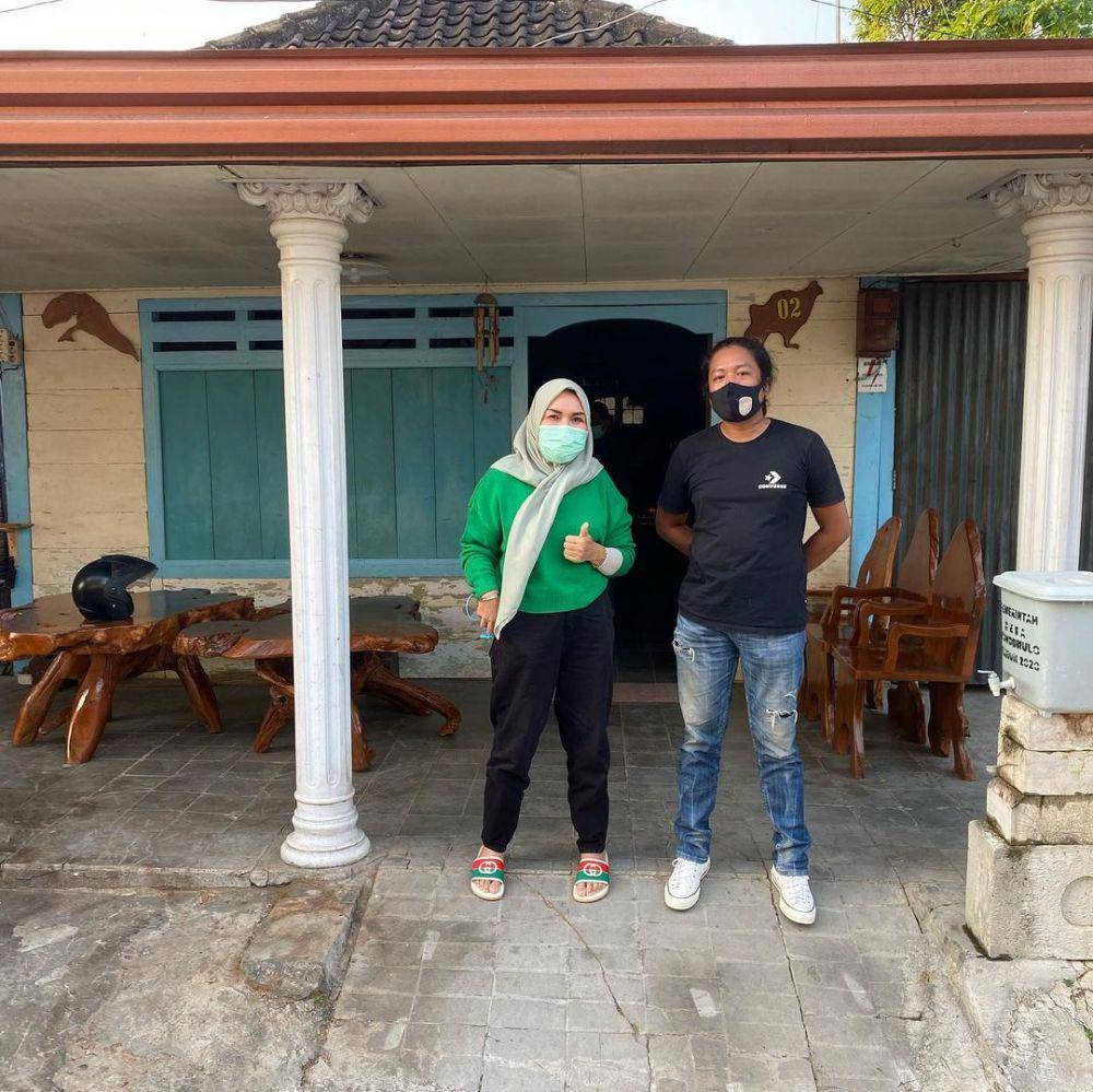 Orangtua Ayu Ting Ting datangi rumah penghina anak dan cucunya. (instagram.com/mom_ayting92_)