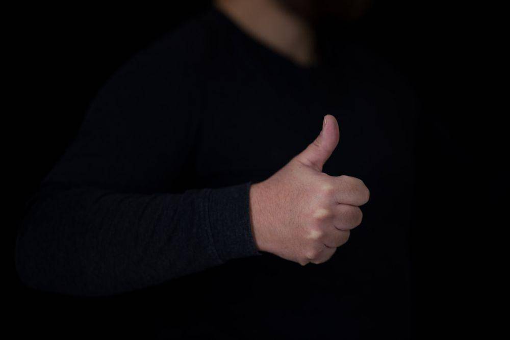 ilustrasi jempol (unsplash.com/engin akyurt)
