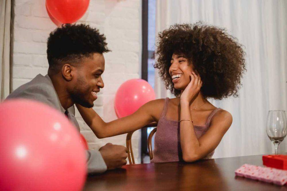 ilustrasi kencan romantis (pexels.com/Andres Ayrton)