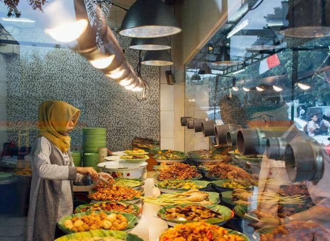 nasi uduk ibu sum (Twitter.com/txtdrjkt)