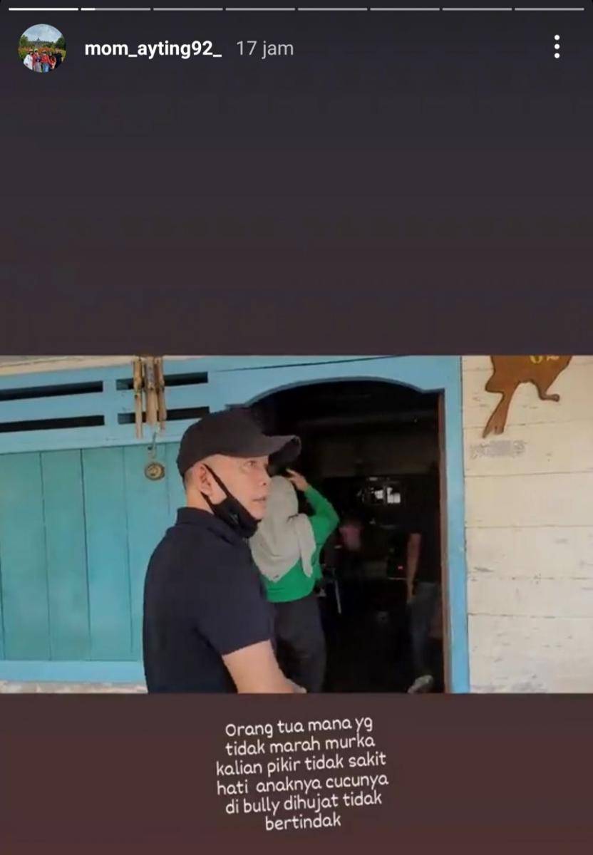 Orangtua Ayu Ting Ting datangi rumah penghina anak dan cucunya. (instagram.com/mom_ayting92_)