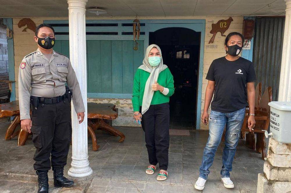orangtua Ayu Ting Ting datangi rumah penghina anak dan cucunya. (instagram.com/mom_ayting92_)
