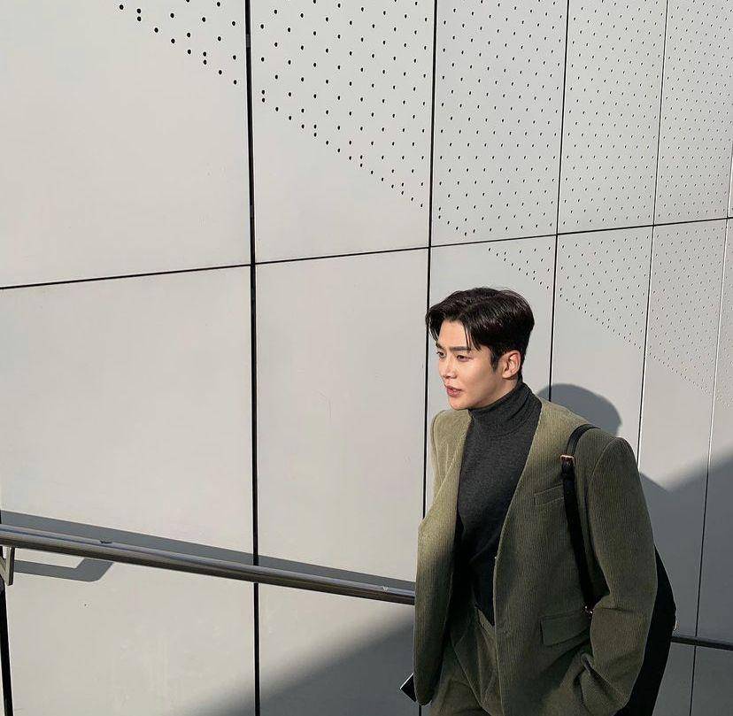 Rowoon (instagram.com/ewsbdi/)