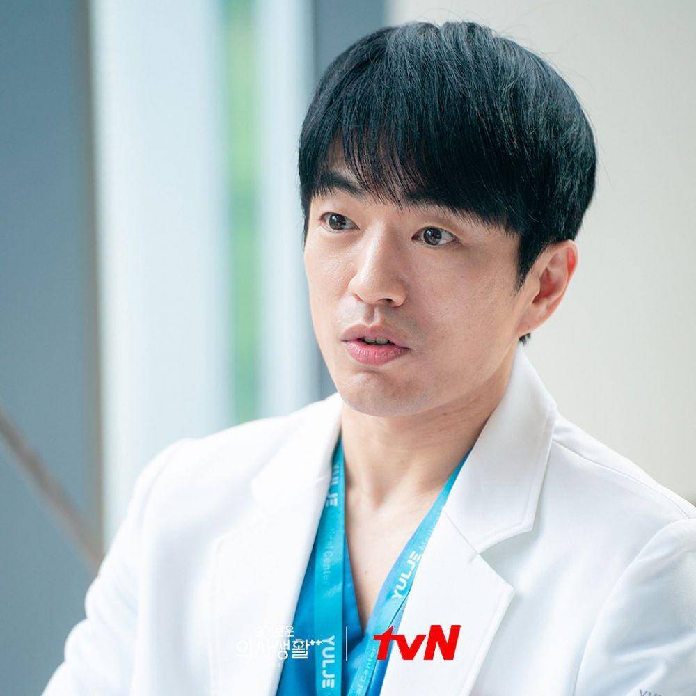 Jung Moon Sung di Hospital Playlist 2. (instagram.com/hospitalplaylist_official)