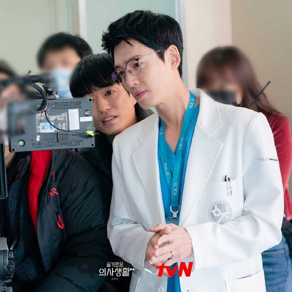 Jung Kyung Ho dan Jung Moon Sung di Hospital Playlist 2. (instagram.com/hospitalplaylist_official)