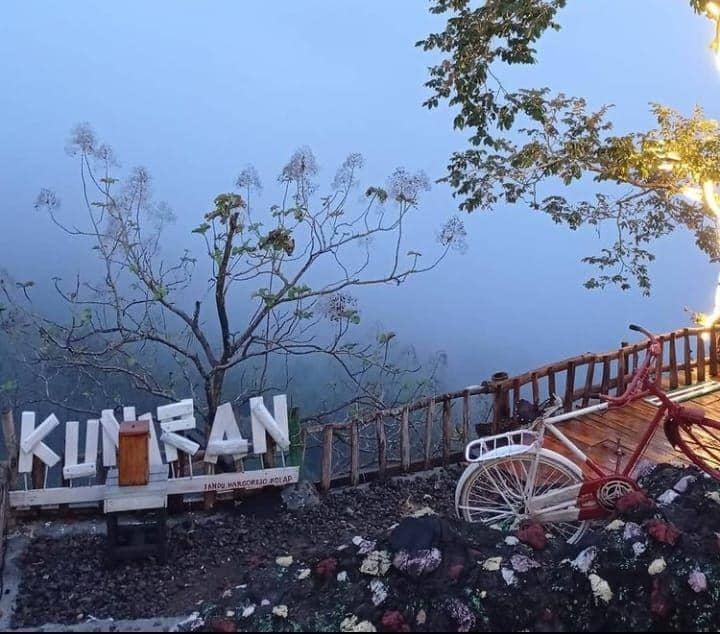 Tempat wisata dijual di Kulon Progo. Instagram/gunungkuniranofficial