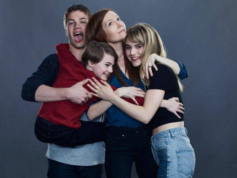 Connor Jessup, Darby Stanchfield, Emilia Jones, dan Jackson Robert Scott (instagram.com/jacksonrobertscottofficial)