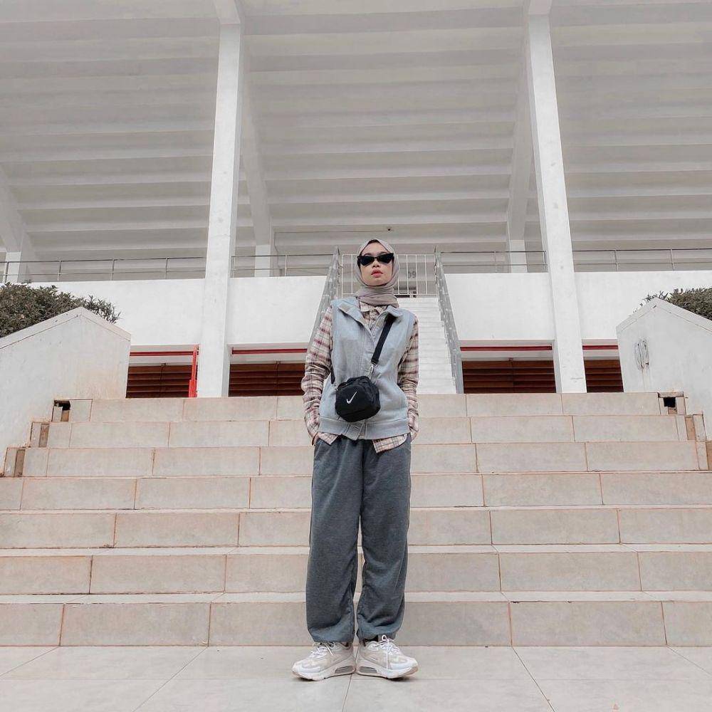 potret padu padan vest ala Nola Clara (instagram.com/nolaclr.a)