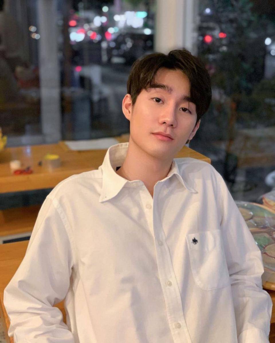 potret Force Jiratchapong, aktor GMMTV dengan tinggi badan 185 cm (instagram.com/fforce_)
