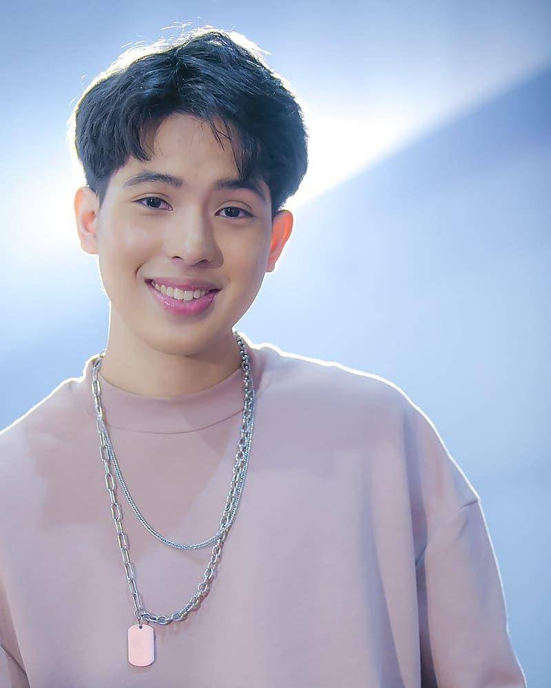 potret AJ Chayapol, aktor GMMTV dengan tinggi badan 185 cm (instagram.com/aou_tnbknr)