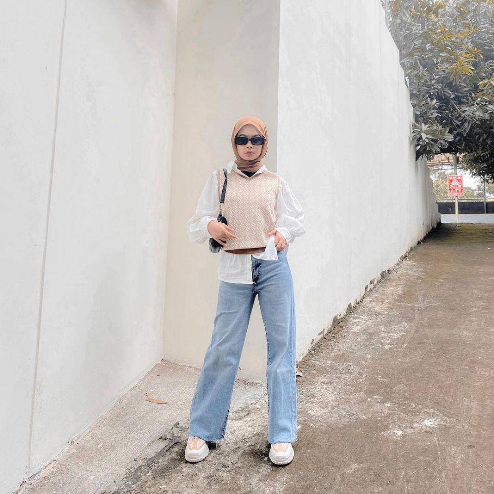 potret padu padan vest ala Nola Clara (instagram.com/nolaclr.a)