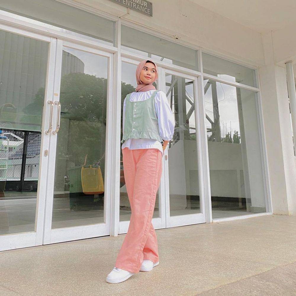potret padu padan vest ala Nola Clara (instagram.com/nolaclr.a)