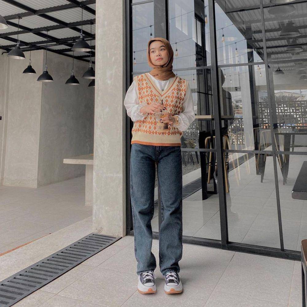 potret padu padan vest ala Nola Clara (instagram.com/nolaclr.a)