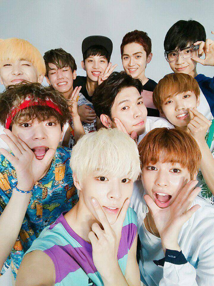 Potret kebersamaan UP10TION (twitter.com/UP10TION)