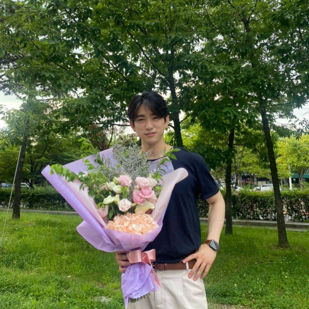 Jinyoung (instagram.com/jinyoung_0922jy)