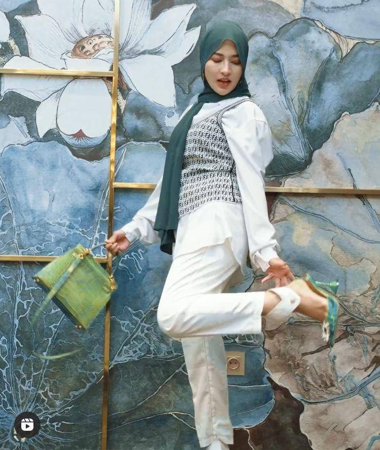 Shandy hijab (Instagram.com/shandypurnamasari)