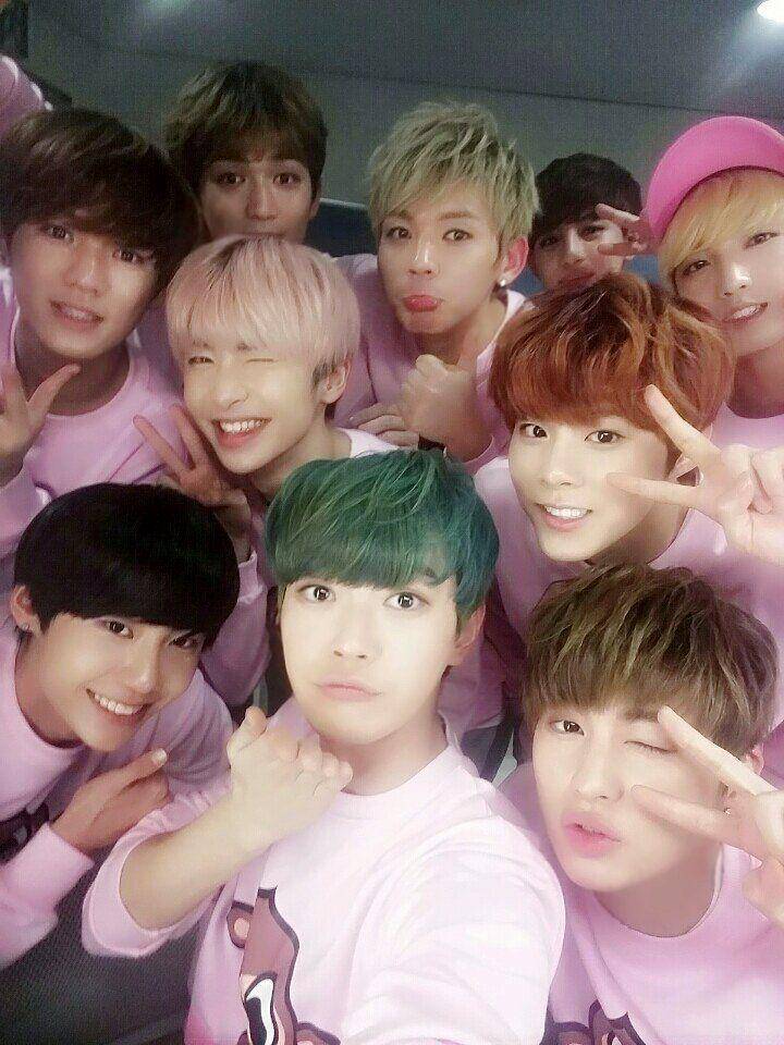 Potret kebersamaan UP10TION (twitter.com/UP10TION)