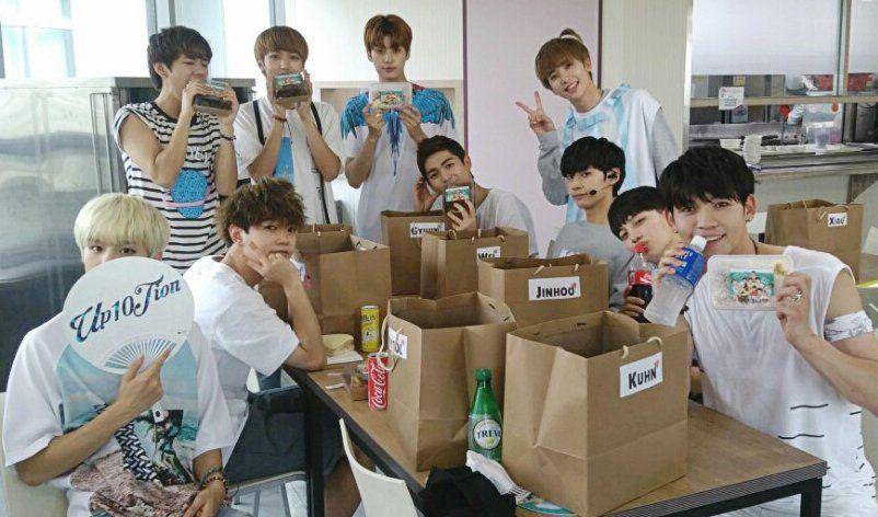 Potret kebersamaan UP10TION (twitter.com/UP10TION)