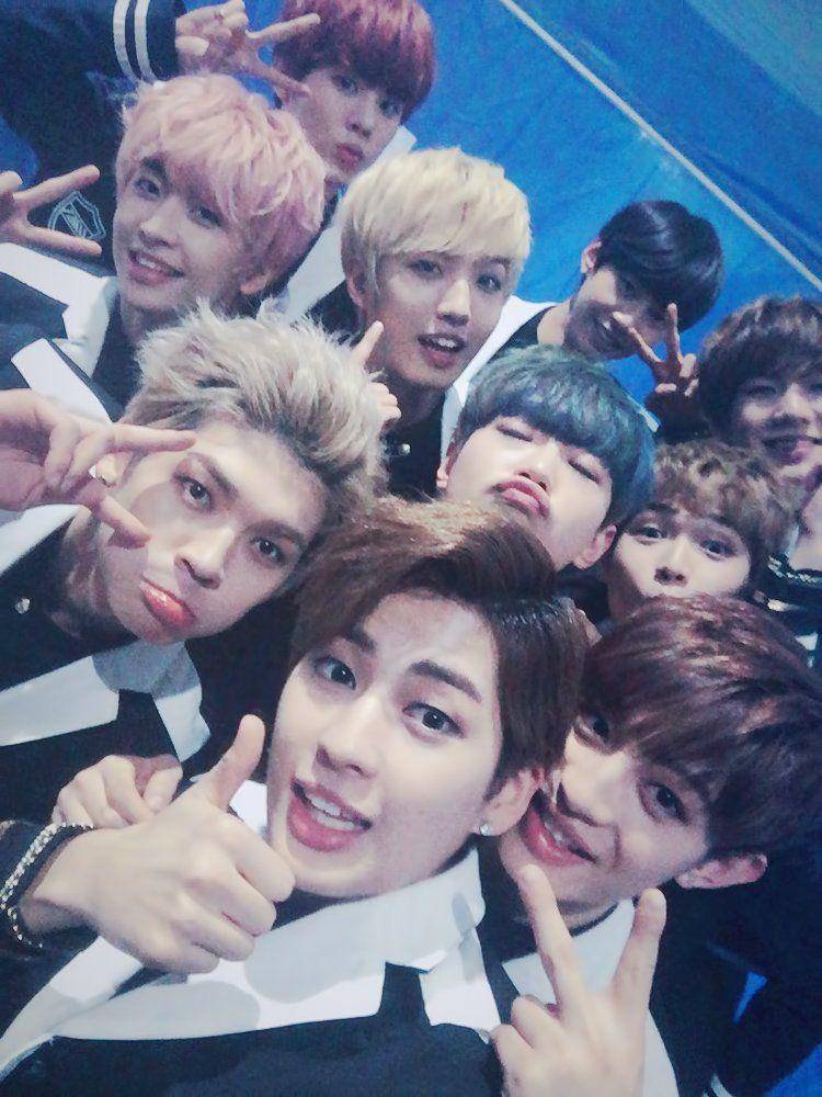 Potret kebersamaan UP10TION (twitter.com/UP10TION)