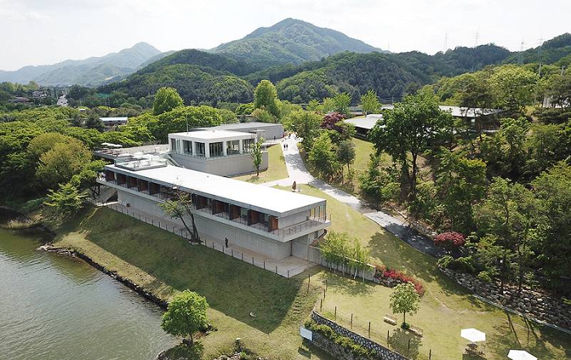 potret kompleks Dongwha Culture Village di Namyangju (dongwhaculturevillage.com)