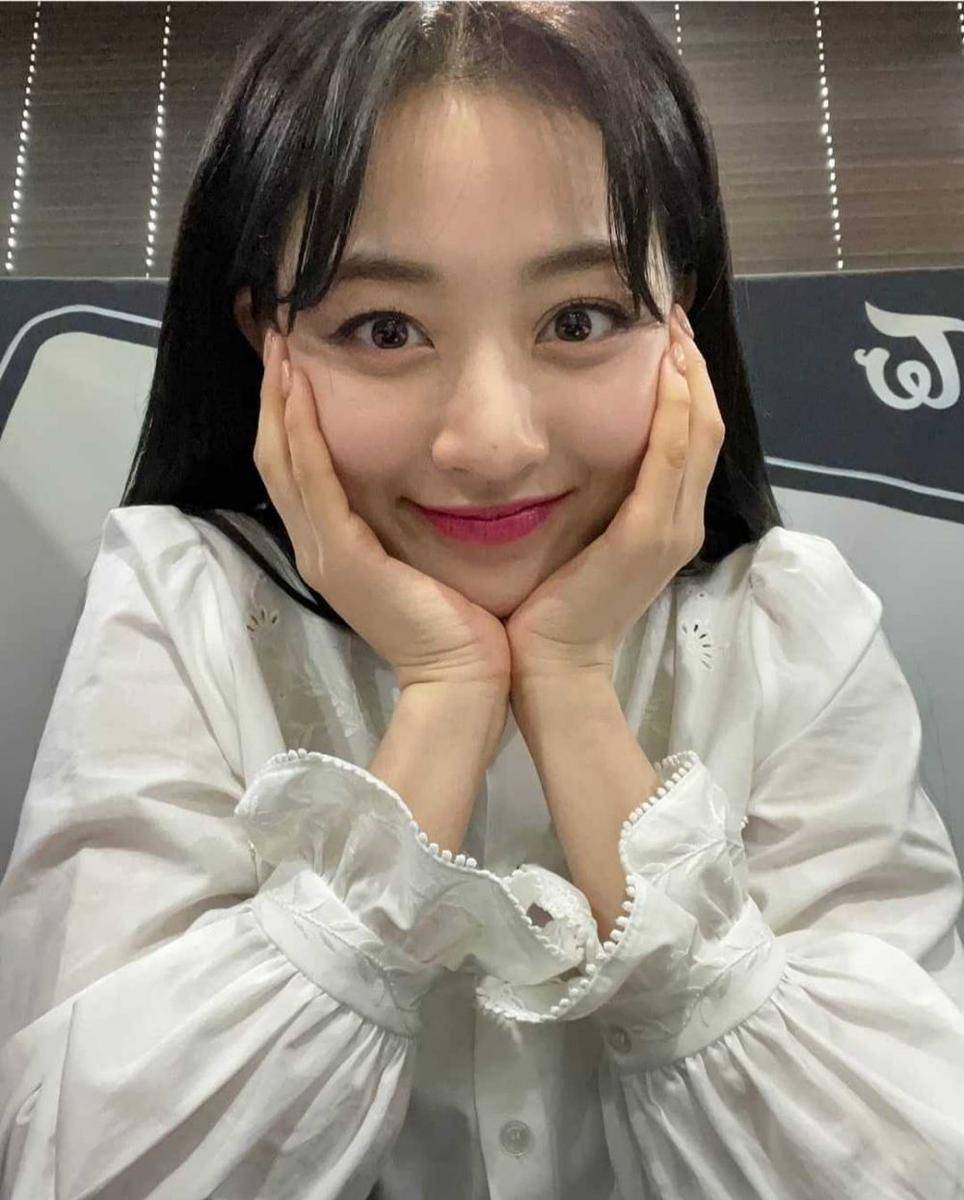 Jihyo TWICE (instagram.com/twicetagram)